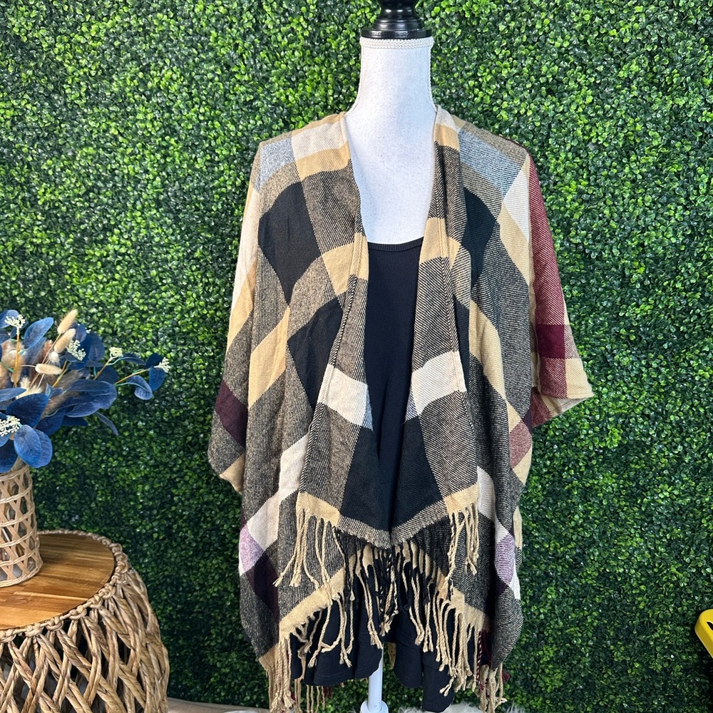 Nwt one size‎ Plaid Fringe Shawl in Black, Brown, and Cream